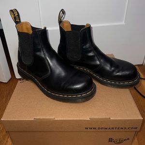 Dr marten women’s 6 chelsea boots